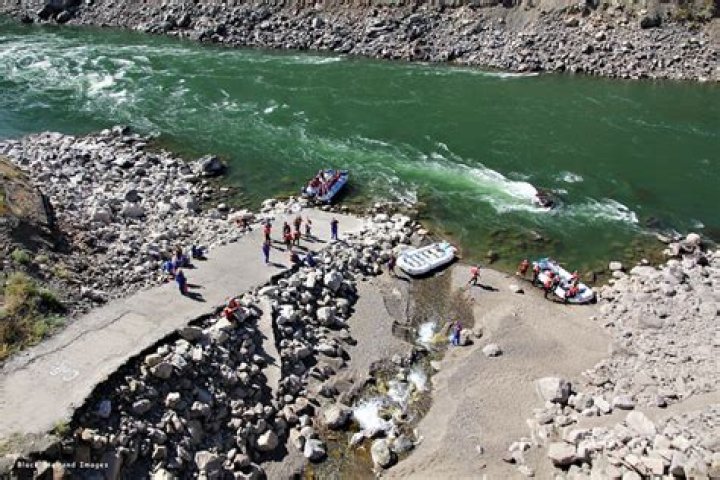 Did kumsheen rafting burn down?