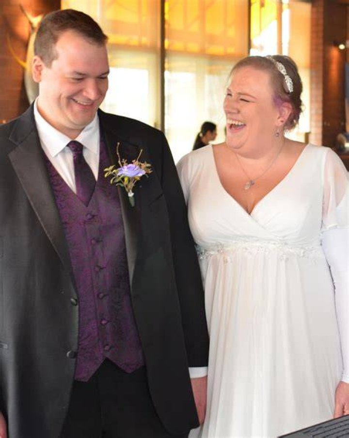 Is betsy kling still married?