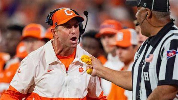 Is coach simmons dabo swinney?