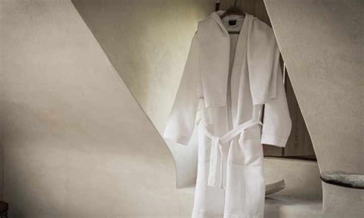 What is un peignoir?