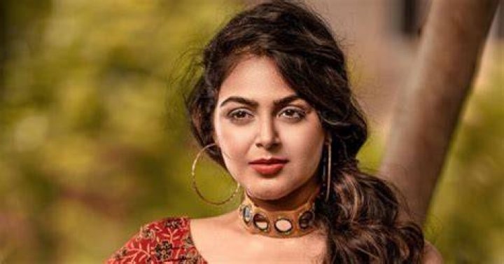 When is monal gajjar birthday?