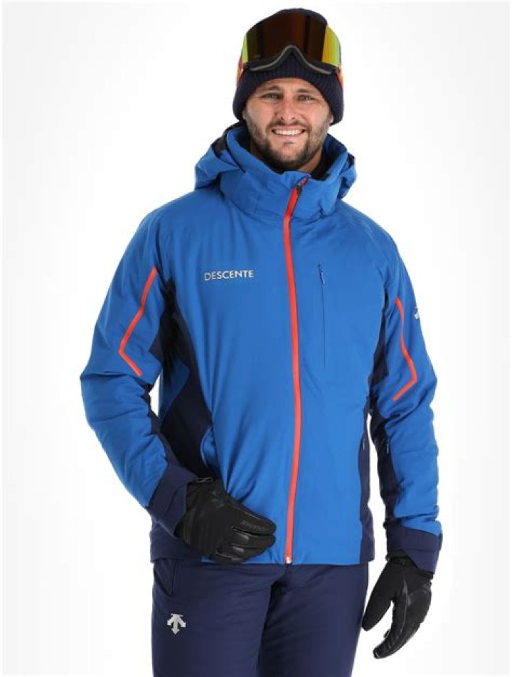 Where is descente ski wear from?