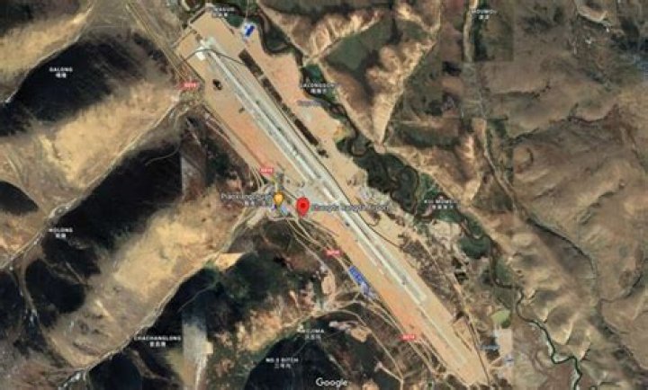 Where is qamdo bamda airport?