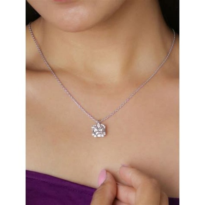 Who is diamond pendant?