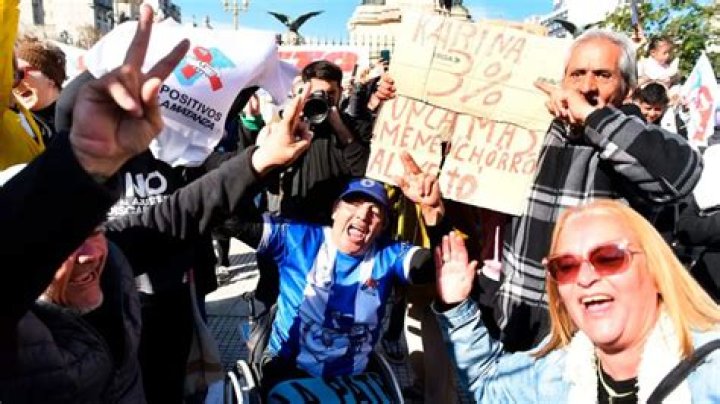 Who overturns a veto?