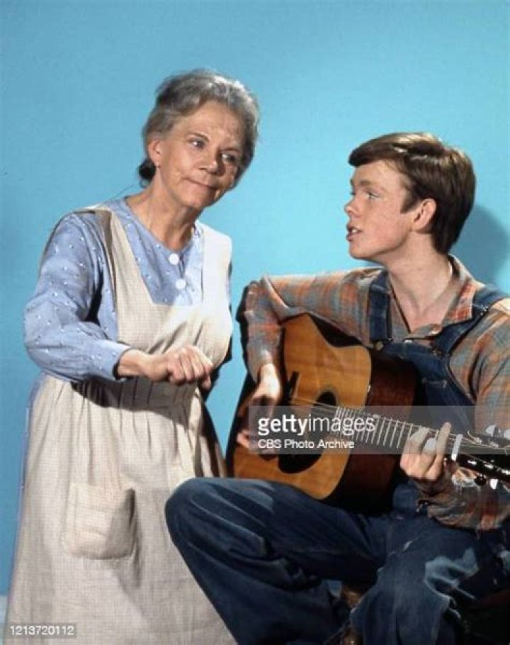 Why did ellen corby leave the waltons?
