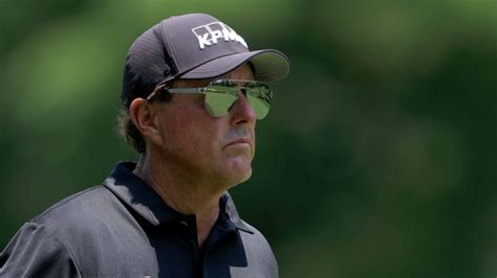 Why is phil mickelson wearing sunglasses?